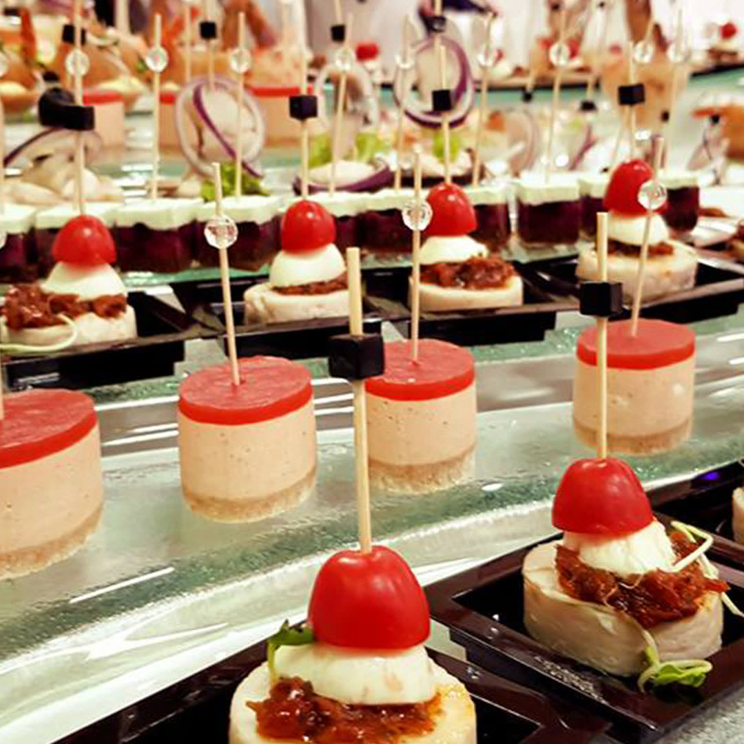Dessert- und Canapé-Auswahl in Reihe